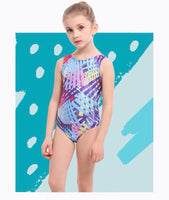 Little girl’s trailing swimwear