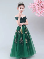 Little girl's green dress